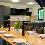 9 Villa