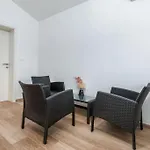 9 Villa