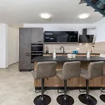 9 * Marčana