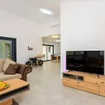 9 Villa *