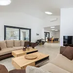 9 * Marčana