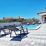 9 Villa *