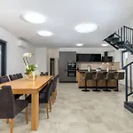 9 Villa