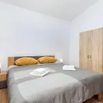 Villa 9 *