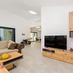 9 Villa