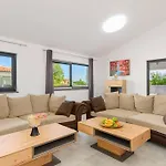 9 Villa