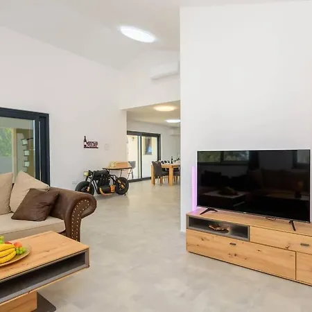 9 Villa *