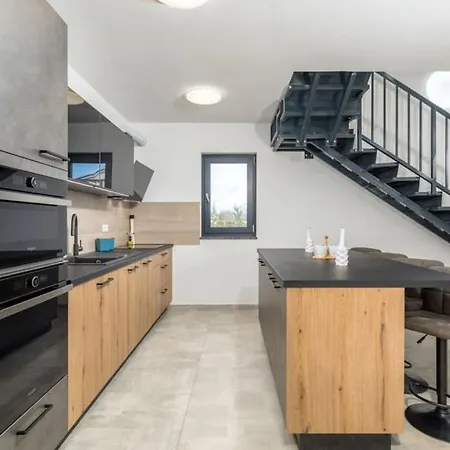Villa 9 *