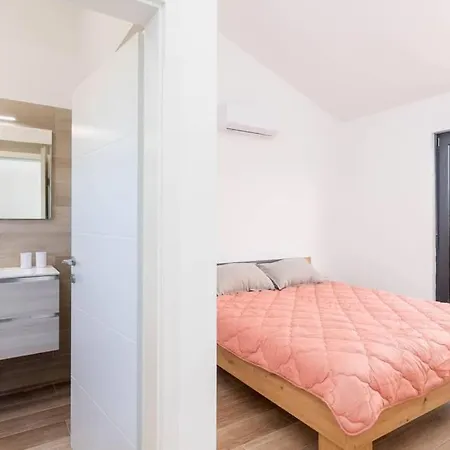9 * Marčana
