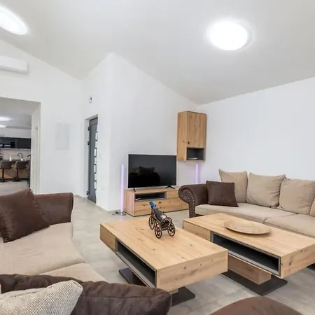 Villa 9 *