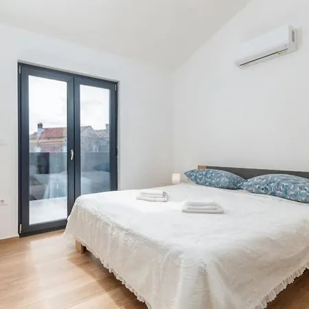 9 Villa