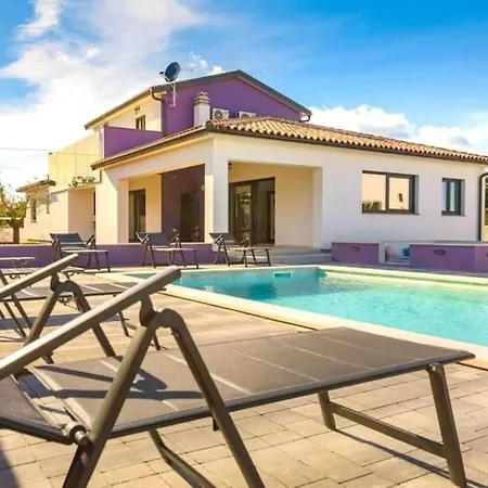 Villa 9 *